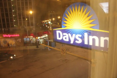 days-inn-sign