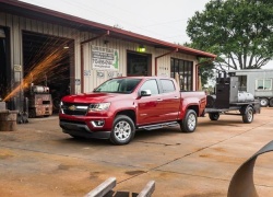 How To Safely Hitch A Trailer To Your Truck