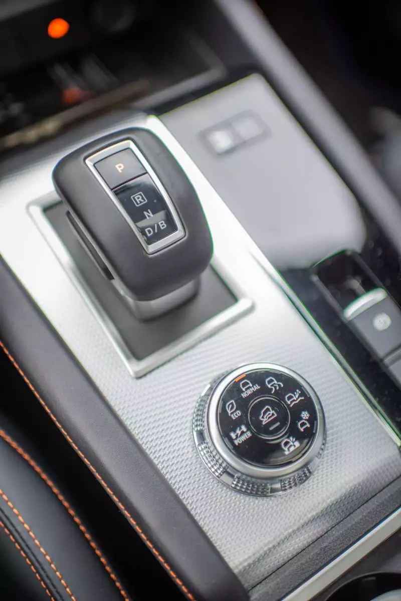 Mitsubish Outlander PHEV 2024 Gear Shift