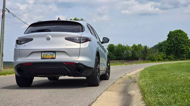 alfa romeo stelvio rear view