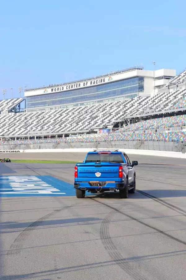 chevrolet 2019 silverado pace truck at daytona 500