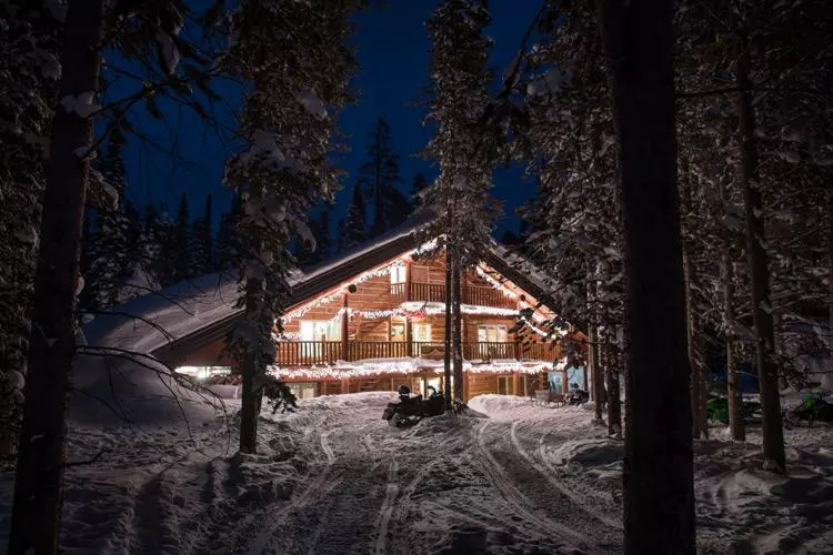 lodging and hotels in montana for snowmobile vacations