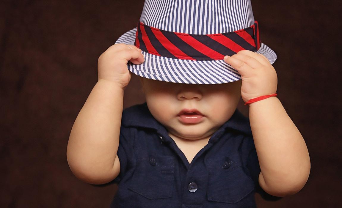 Guide for first time dads on how to pick the best baby clothes for boys.
