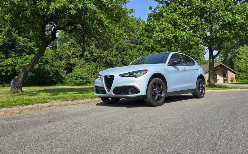 alfa romeo stelvio rear view