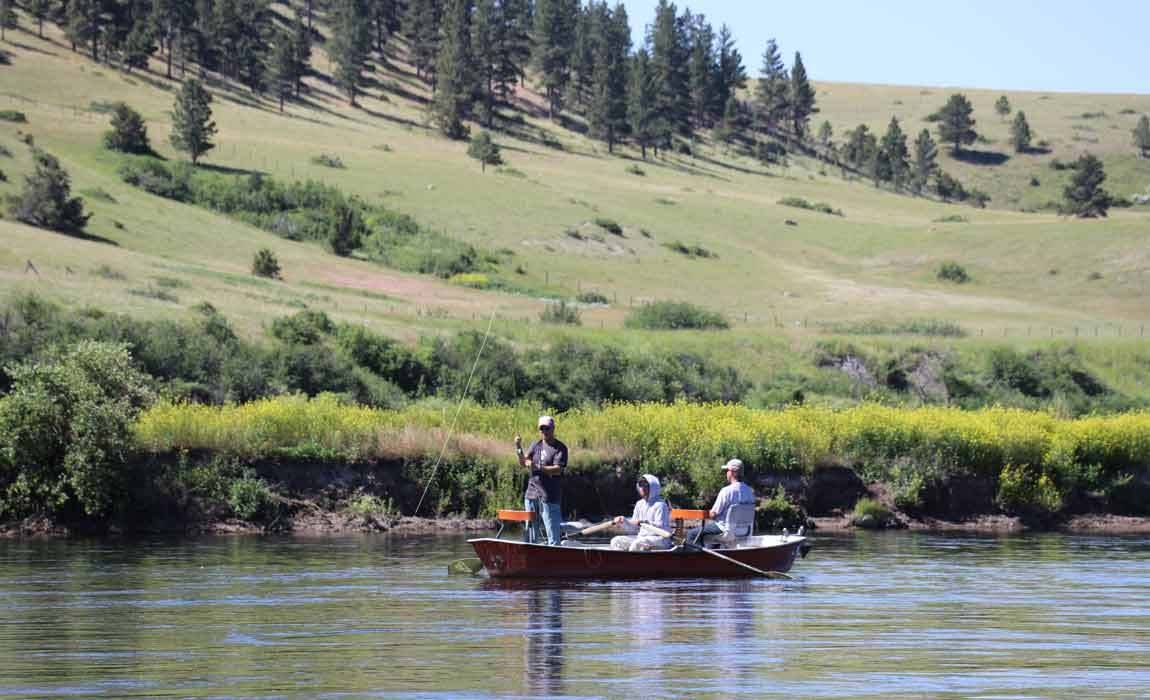 https://www.mantripping.com/images/stories/best-fly-fishing-in-united-states/montana-best-fly-fishing-in-usa.jpg