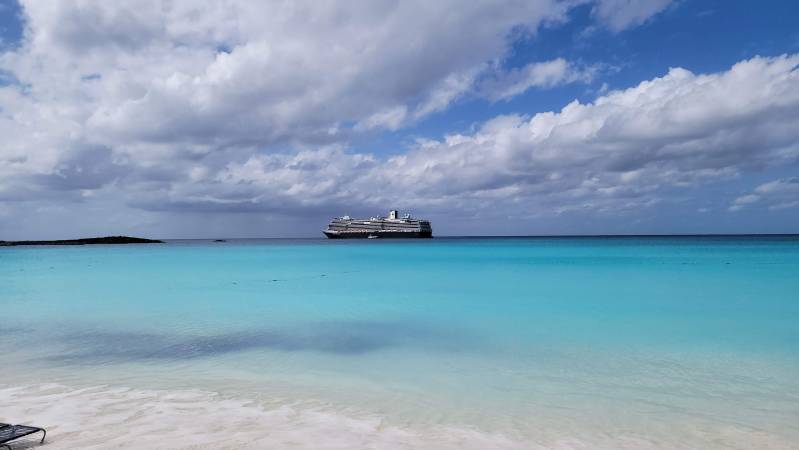 holland america line cruise ship half moon cay bahamas