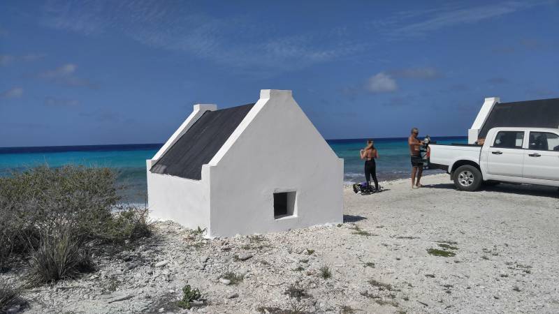 scuba diving from beach in bonaire