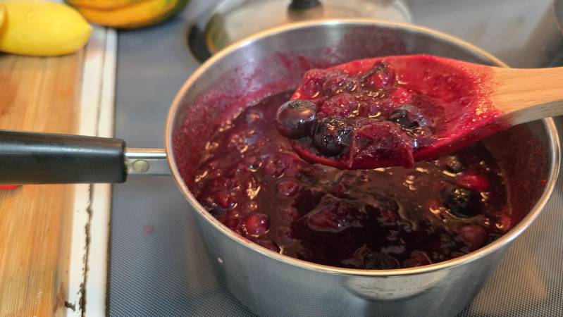 cranberry blueberry sauce with maple syrup