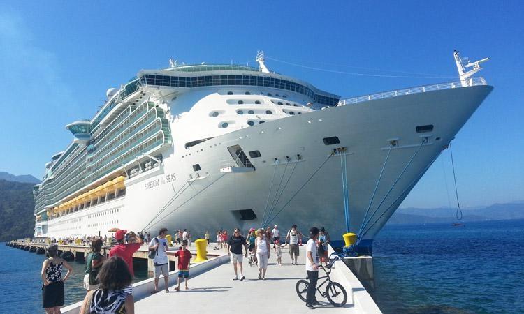 Royal Promenade: A guide to Royal Caribbean's cruise promenade - The Points  Guy