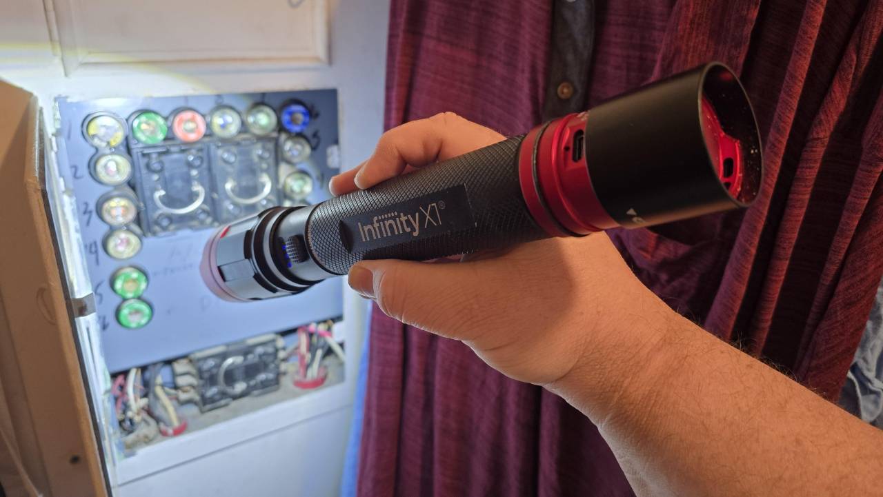 Infinity X1 5000L Dual Power Focusing Flashlight Review