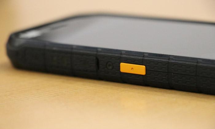 cat s41 has rugged rubber sides and large easy to locate buttons
