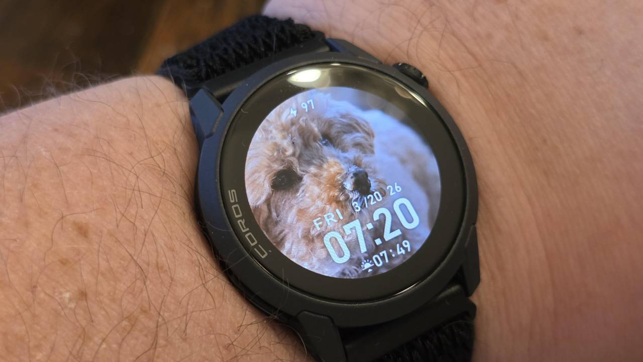 coros pace 4 smart watch AMOLED screen