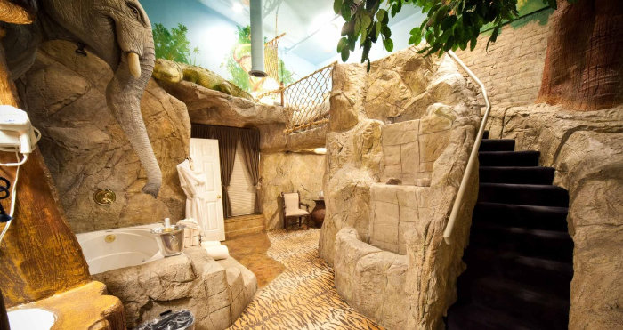 anniversary inn jungle safari themed fantasy suite