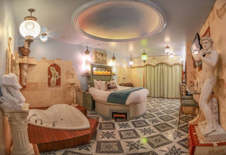 Honeymoon Hotel - 12 Awesome Fantasy & Themed Adult Hotel Rooms