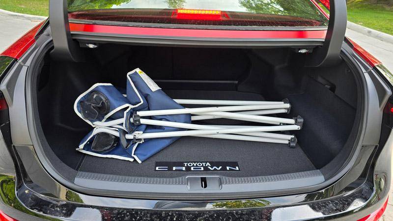 toyota crown trunk