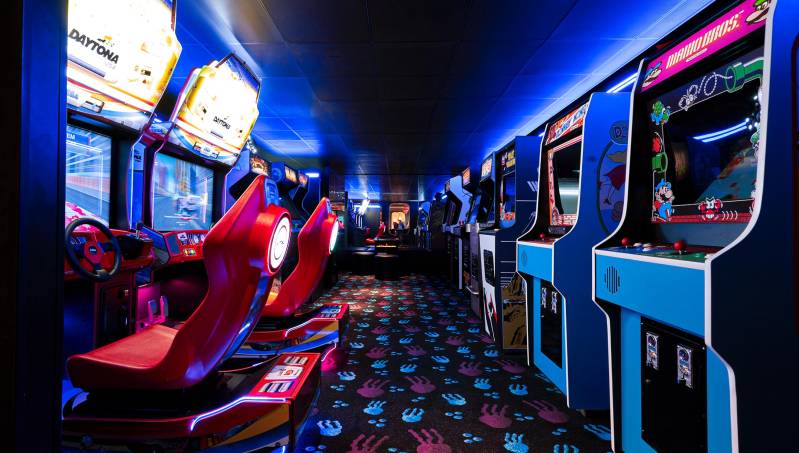 arcade games on Scarlet Lady