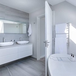 modern minimalist design looks great in a bathroom