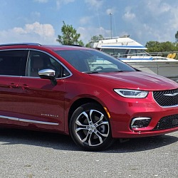 2025 Chrysler Pacifica Pinnacle Review: Proven Space and Comfort for Real-World Needs 2025 Chrysler Pacifica Pinnacle Review