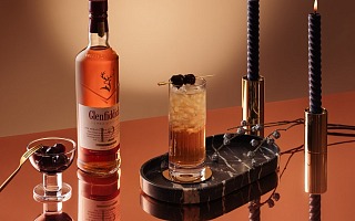 Glenfiddich Speyside Cobbler fall whiskey cocktail beside a bottle of Glenfiddich 12 Year Old Sherry Cask