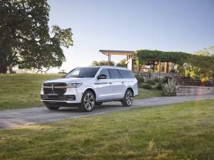 2025_Lincoln_Navigator_L_Black_Label_Crystal_White_01_original