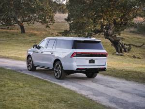 2025_Lincoln_Navigator_L_Black_Label_Crystal_White_04_original